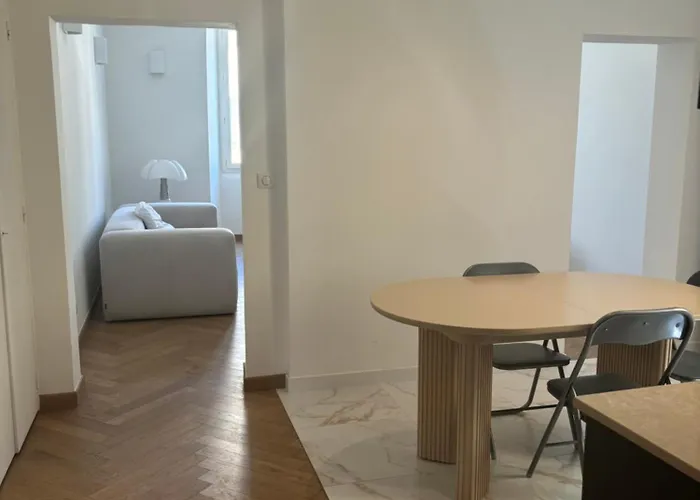 Hyper Centre אז'אקסיו